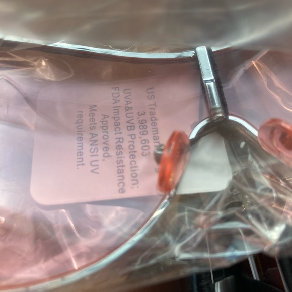 Fashion Sunglasses - Picture 3 of 4